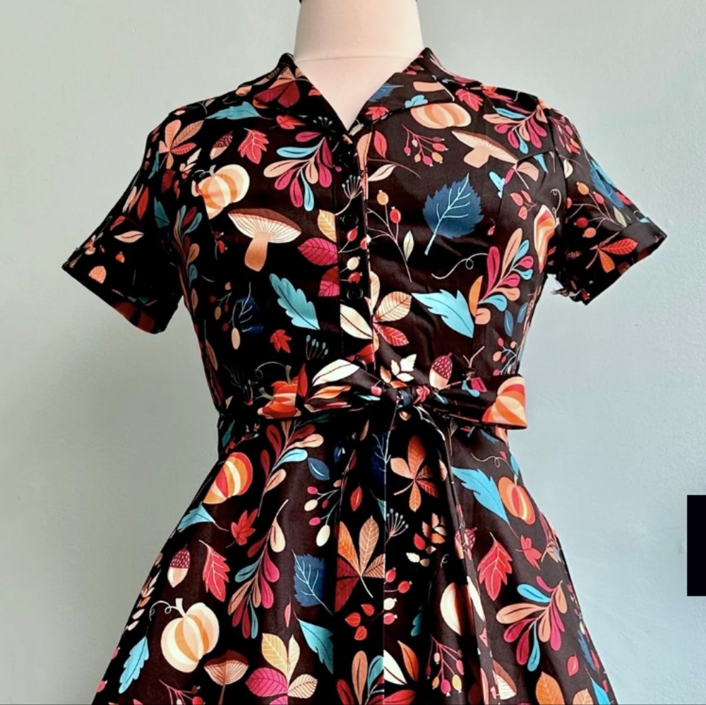 Eva Rose Short Sleeve Shirt Dress W/ Belt & Pockets in Pumpkin Print